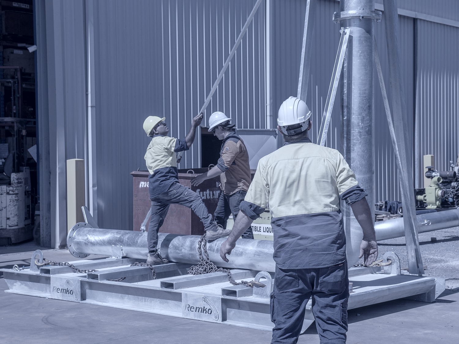 Pre-assembly_StandPipe_Crew_blue